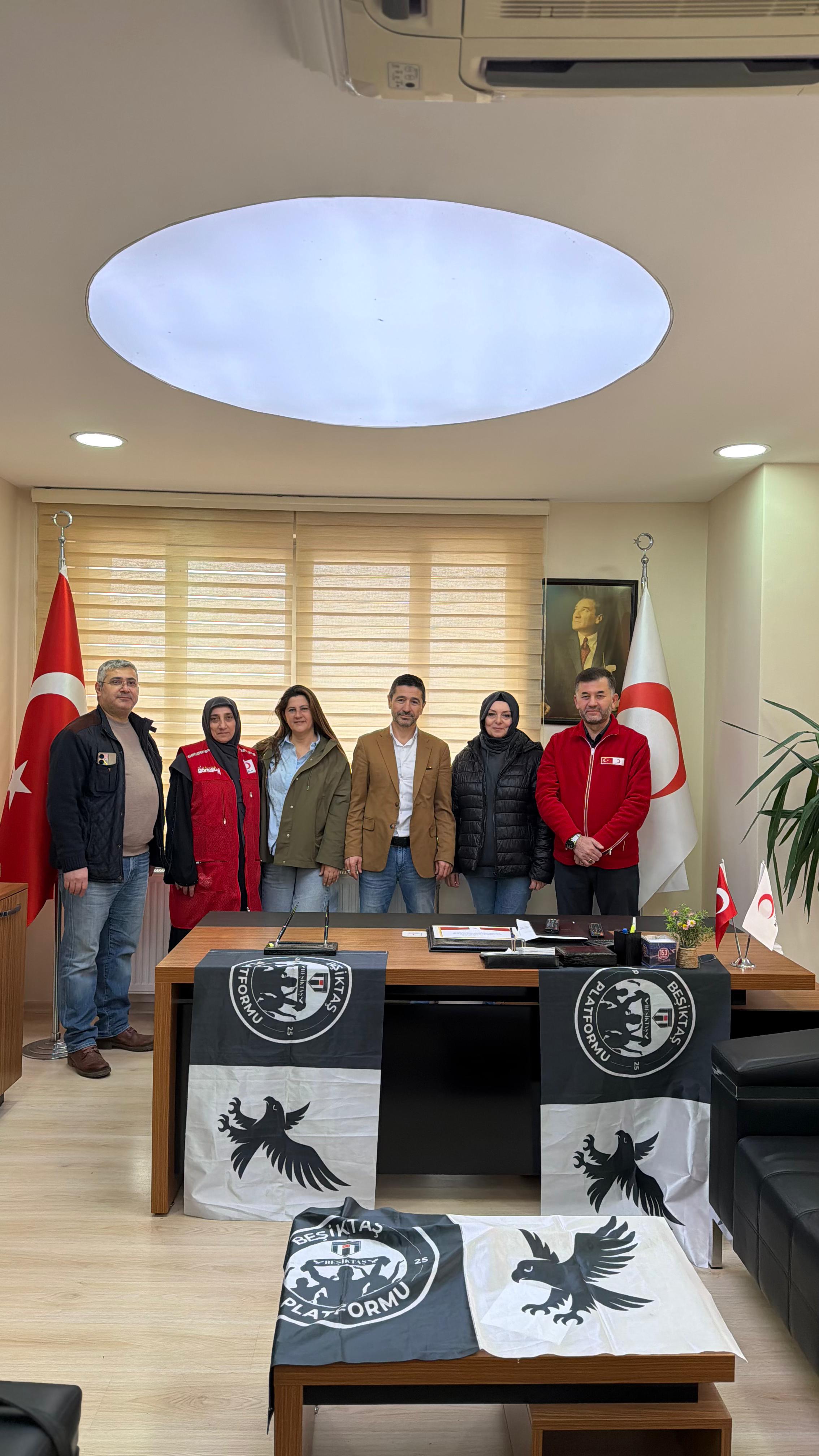 &Uuml;mraniye  de Sokak Sokak Ramazan Kolisi Dağıttık 