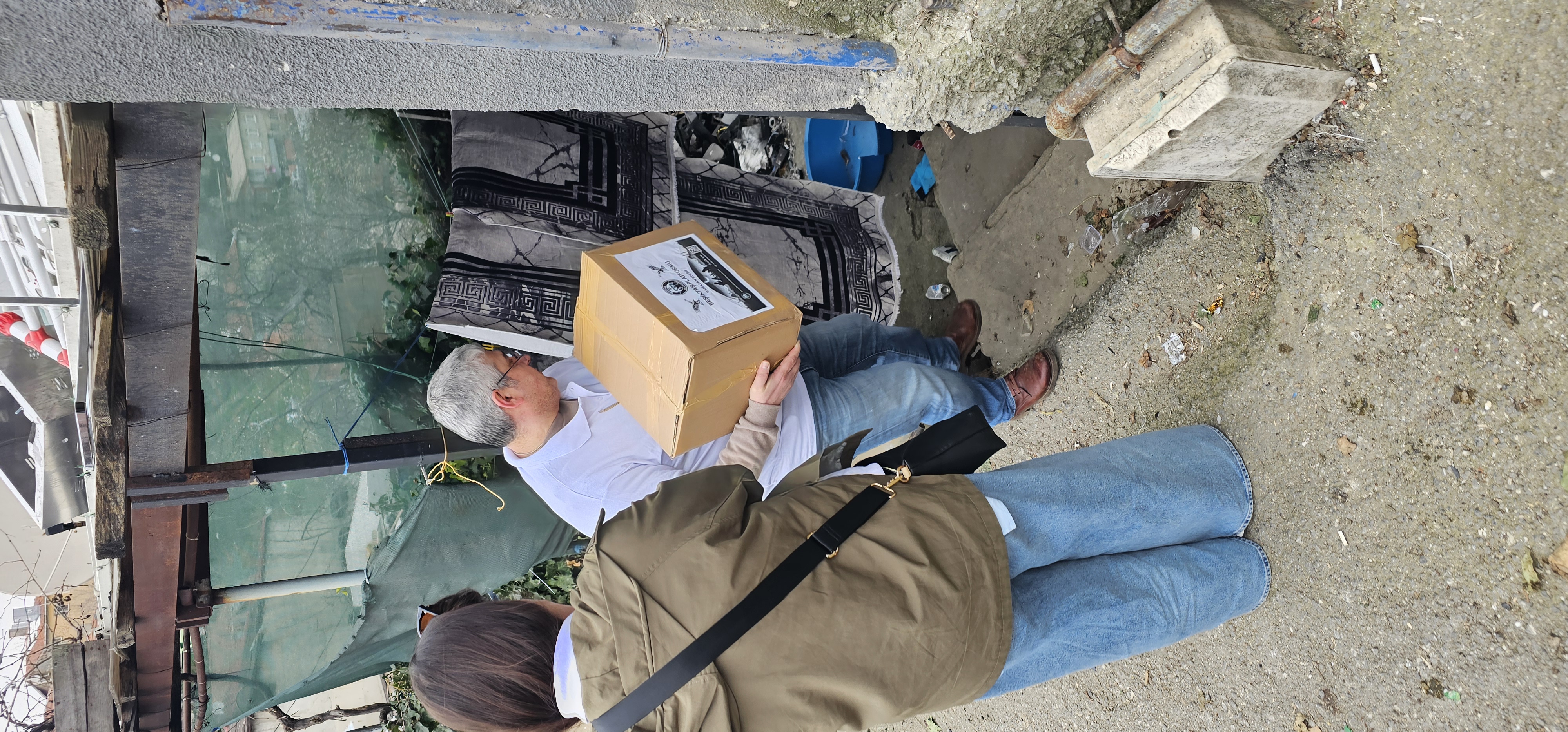 &Uuml;mraniye  de Sokak Sokak Ramazan Kolisi Dağıttık 