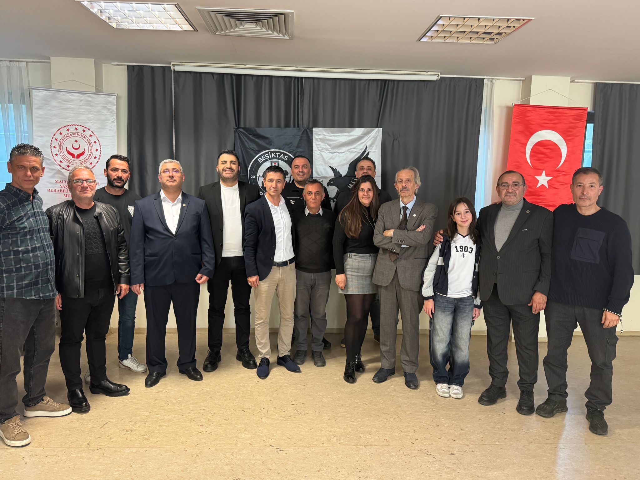 Huzur evinde B&uuml;y&uuml;klerimizide Unutmadık